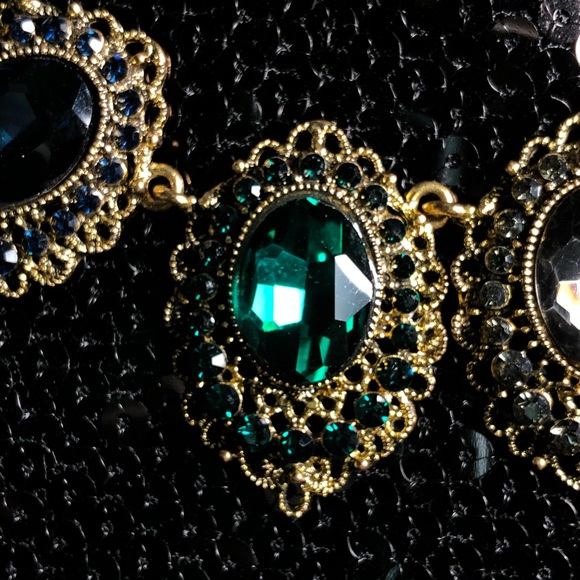 Multi faceted, multi color necklace. - Picture 5 of 5